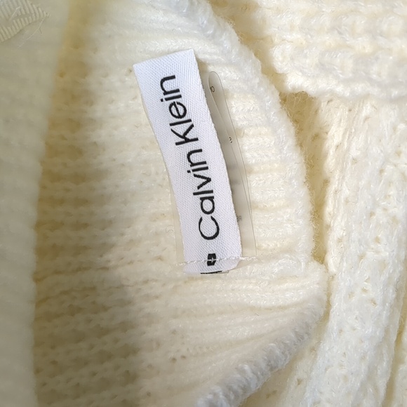 NIB Calvin Klein beanie, glove, scarf set in Ivory. - Picture 2 of 5